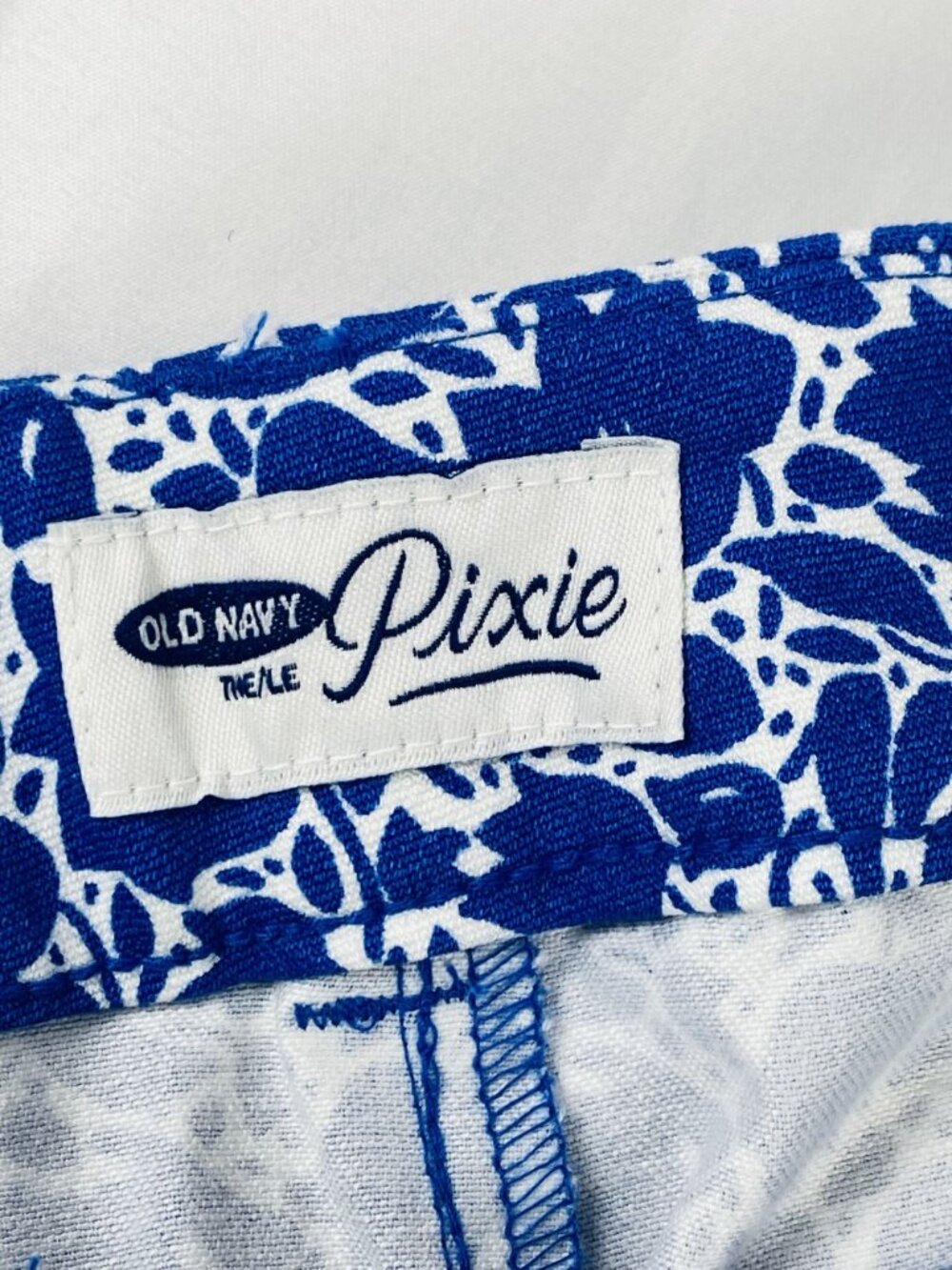 NOs Old Navy Pixie Womens Blue & White Floral Print Ankle Pants Size 0 R - Picture 3 of 16